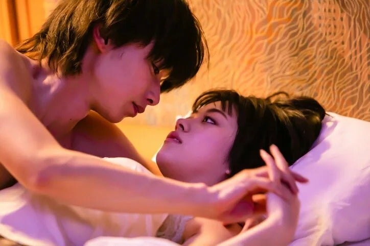 他の男性を想いつつ身体を重ね…切ないキスシーンで変化