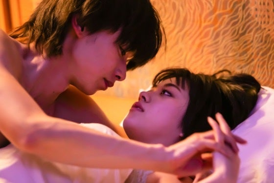 他の男性を想いながらのベッドシーン 恋心に変化