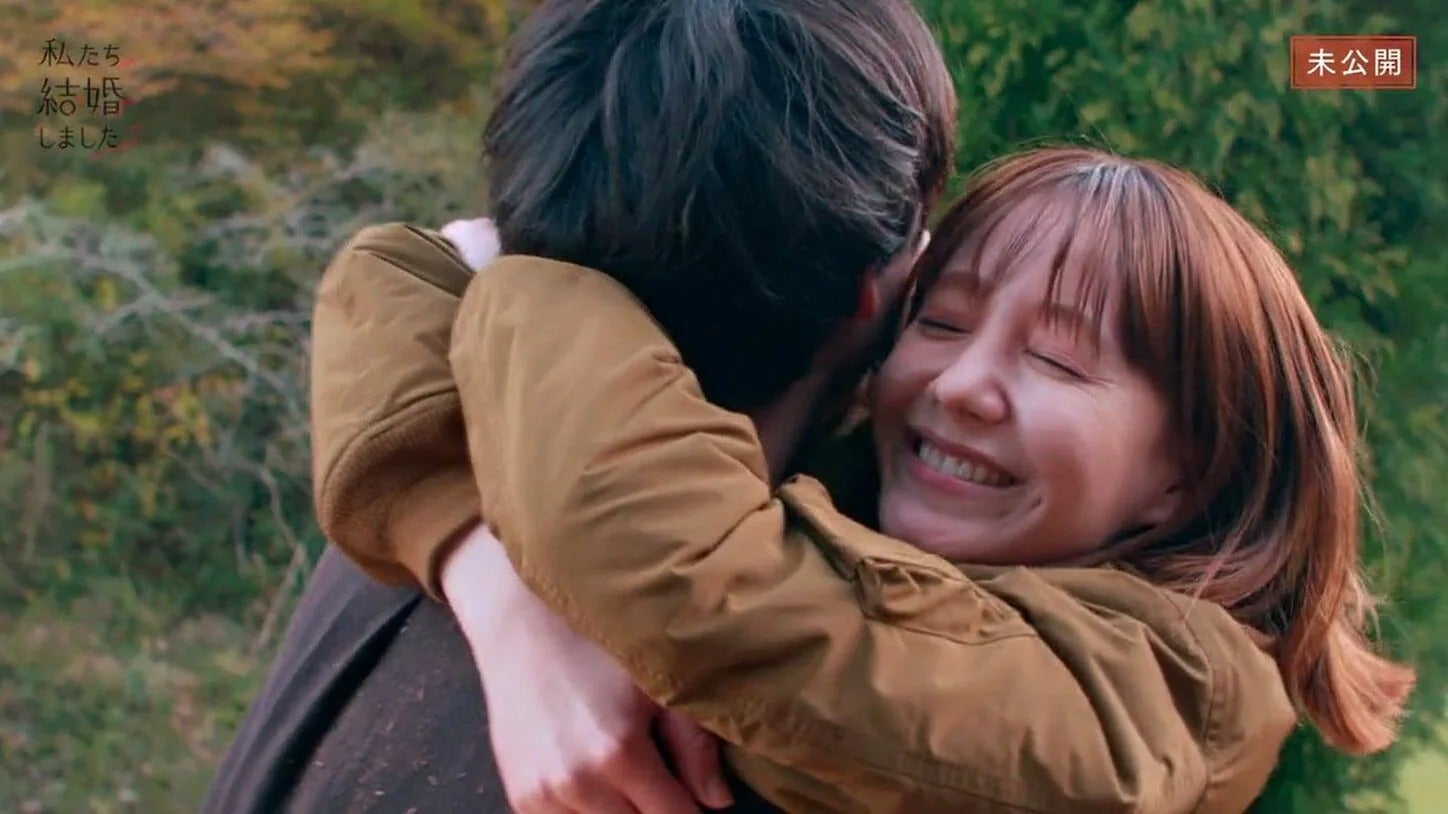 トリンドル玲奈、浅香航大に「愛してる」突然の抱きつき