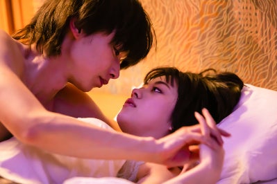 「彼を忘れさせて」他の男性を想いながらベッドシーン 恋心に変化