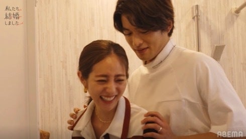 白洲迅＆堀田茜、お風呂場で超密着「抱きしめて！」スタジオ大興奮