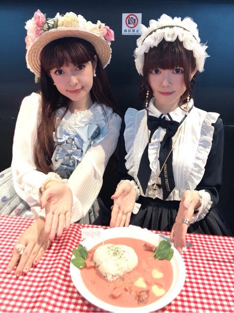 ロリータカフェでのお茶会の様子