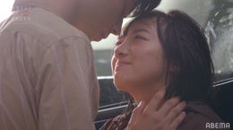 「もう友達ではない」俳優たちの関係を変えるキスシーン…カット後も見つめ合い親密な空気