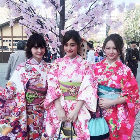 岸明日香 屋形船で着物姿を披露