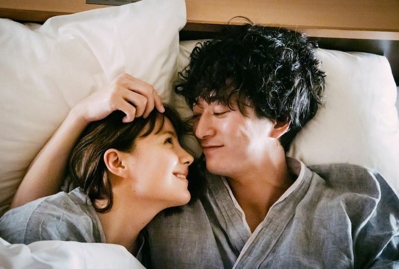 浅香航大＆トリンドル玲奈、初混浴で超密着！