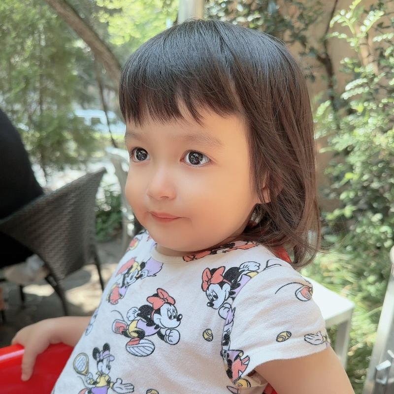 アレク 妻は伸ばしたい娘の髪の画像
