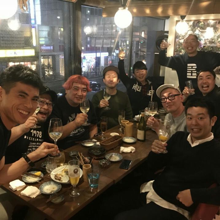 ダンディ 髭男爵・山田らと食事