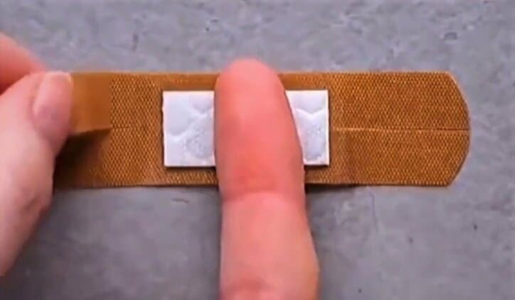 10秒で実践できる絆創膏の“画期的”な貼り方