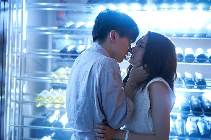 セレブ人妻が禁断の過ち…酒の勢いで元恋人と一夜限りの関係に