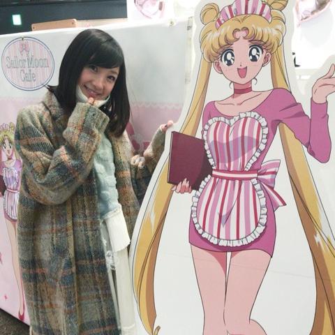 ももクロ有安、セラムンカフェへ