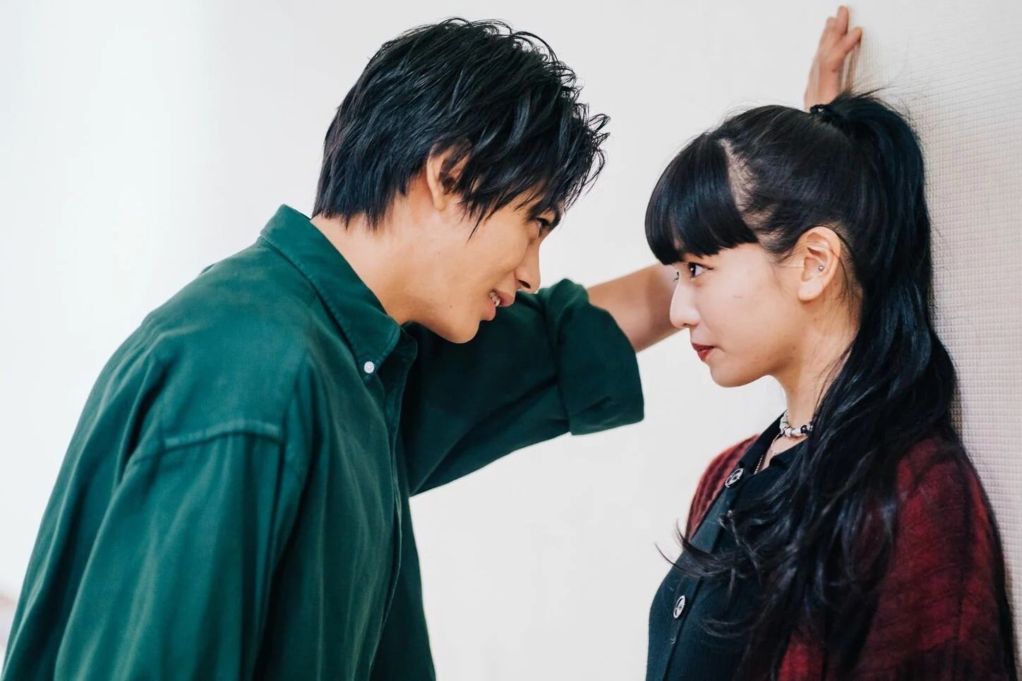 神尾楓珠、Hinaに完璧な壁ドン！「俺にしろよ」