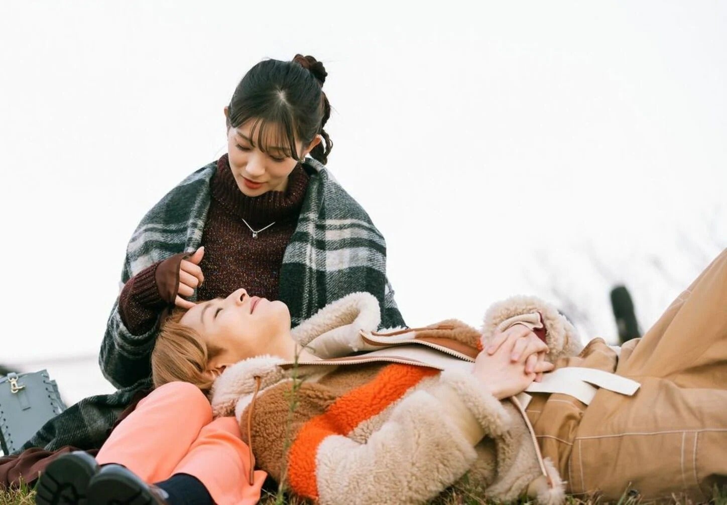 塩野瑛久、妻の足立梨花に膝枕で甘えモード